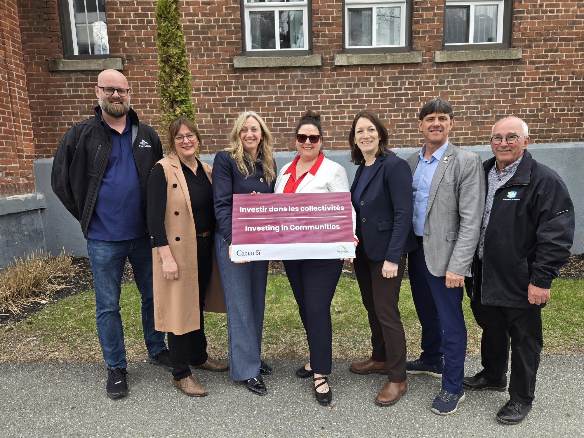 Le gouvernement fédéral investit pour améliorer le service de transport en commun en milieu rural en Estrie